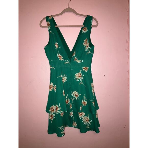 BB Dakota green floral tiered mini dress size 4 - Picture 6 of 7